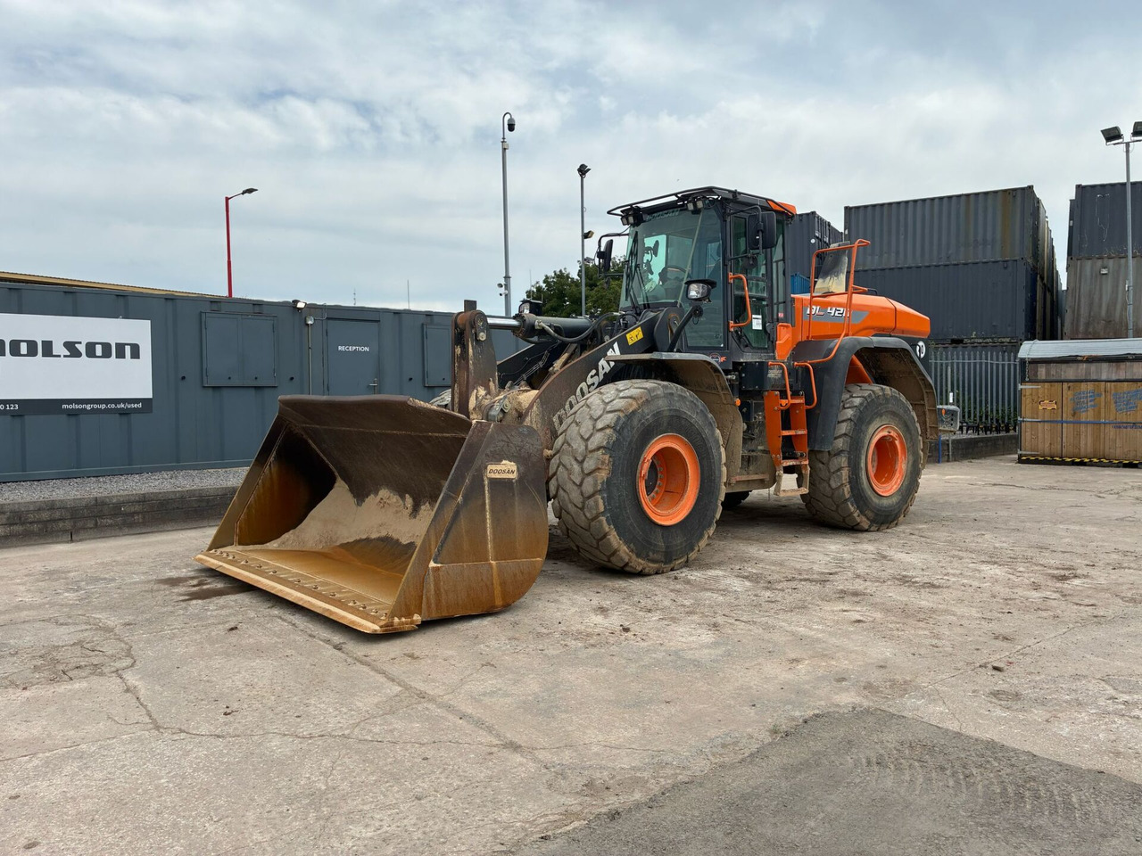 Doosan DL420 - Chargeuse sur pneus: photos 1 Doosan DL420 - Chargeuse sur pneus: photos 1