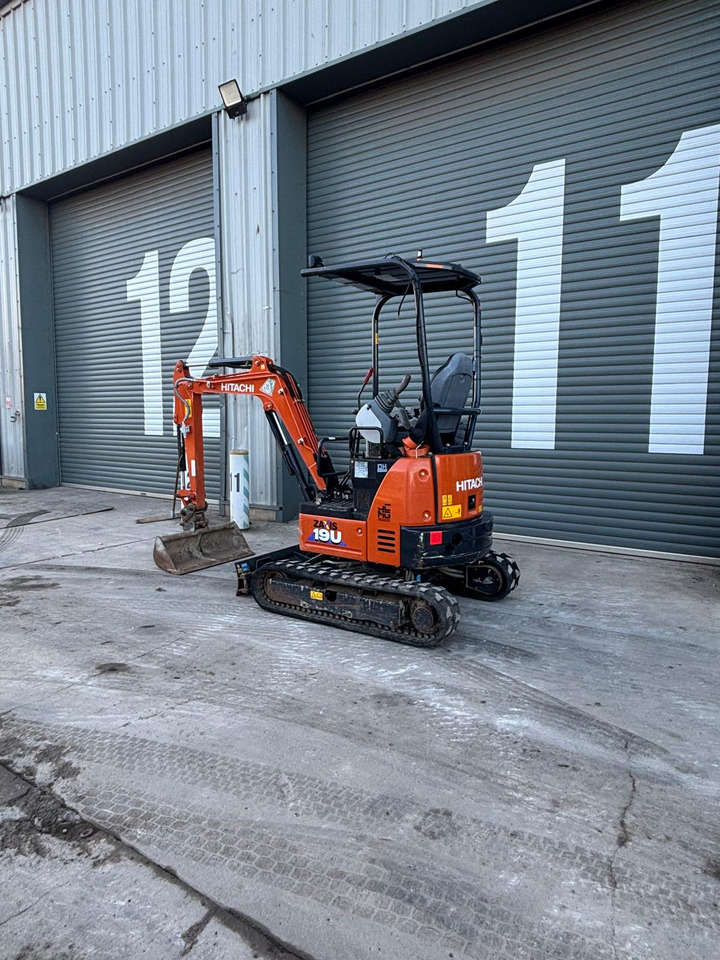 Hitachi ZX19U-6 - Mini pelle: photos 3 Hitachi ZX19U-6 - Mini pelle: photos 3