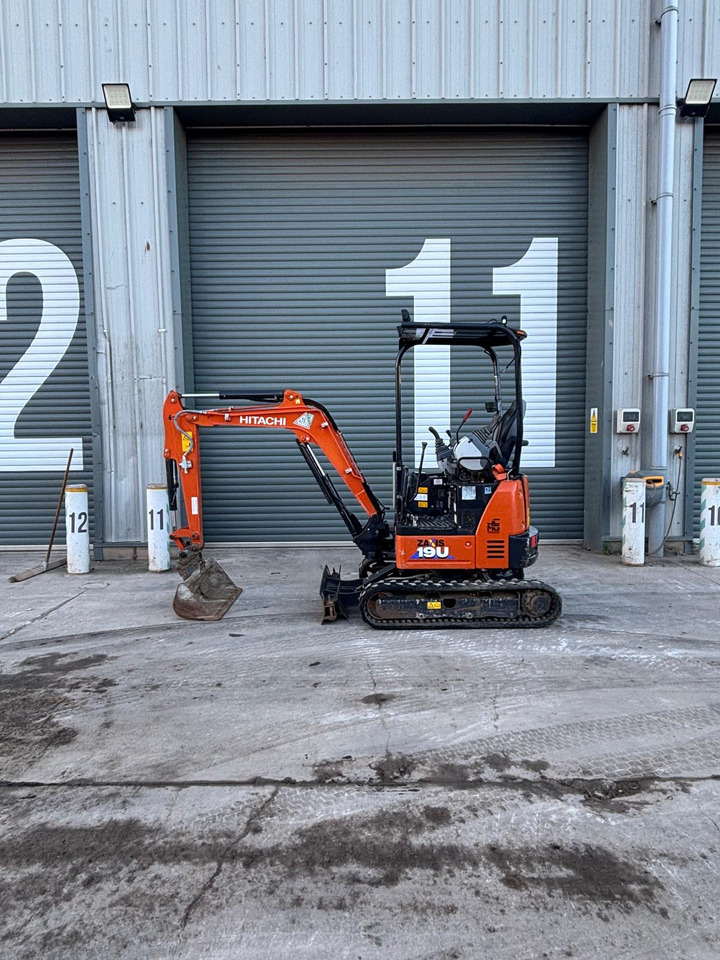Hitachi ZX19U-6 - Mini pelle: photos 2 Hitachi ZX19U-6 - Mini pelle: photos 2