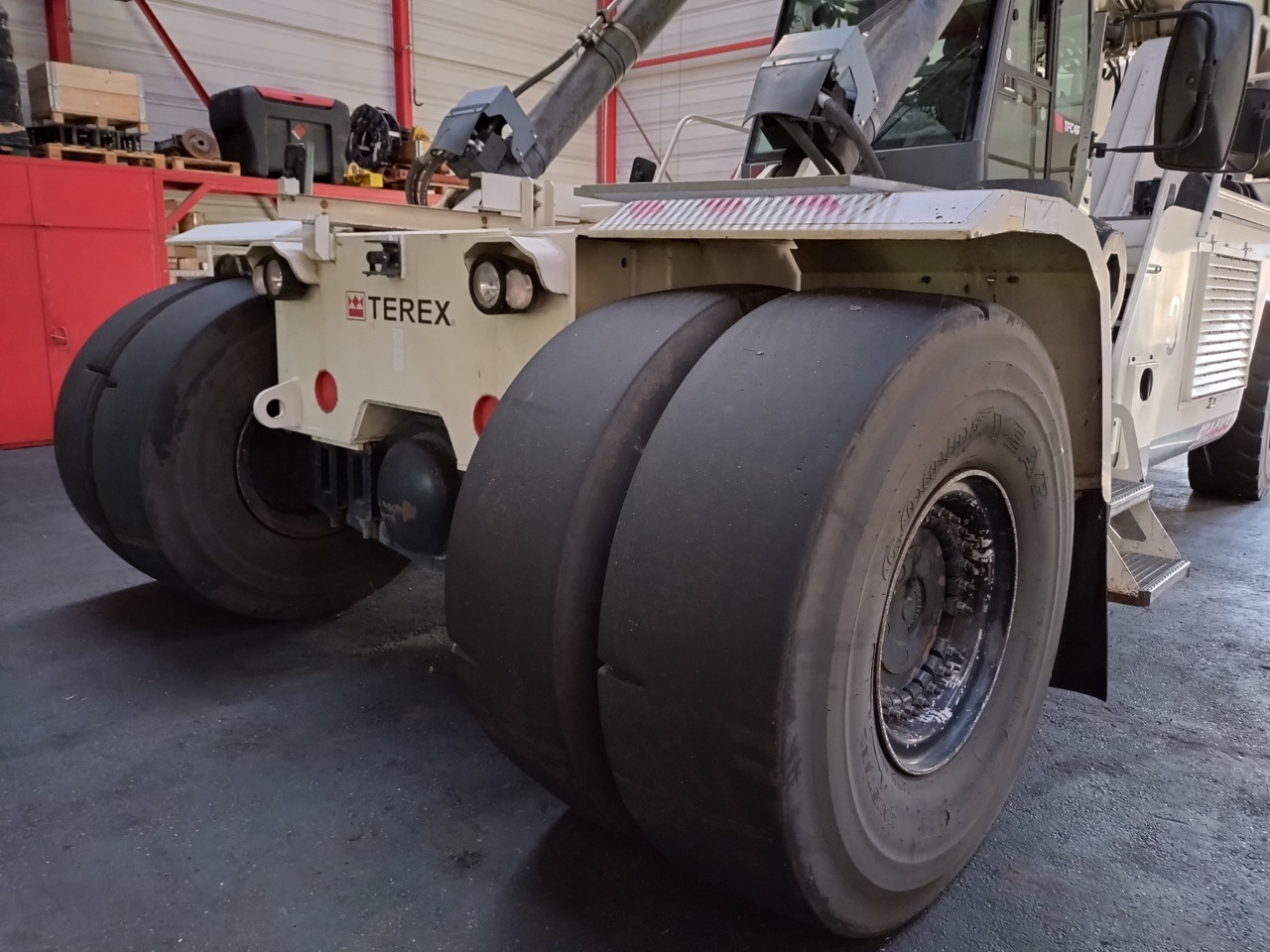 TEREX TFC 46M HC DRY - Reach stacker: photos 2 TEREX TFC 46M HC DRY - Reach stacker: photos 2