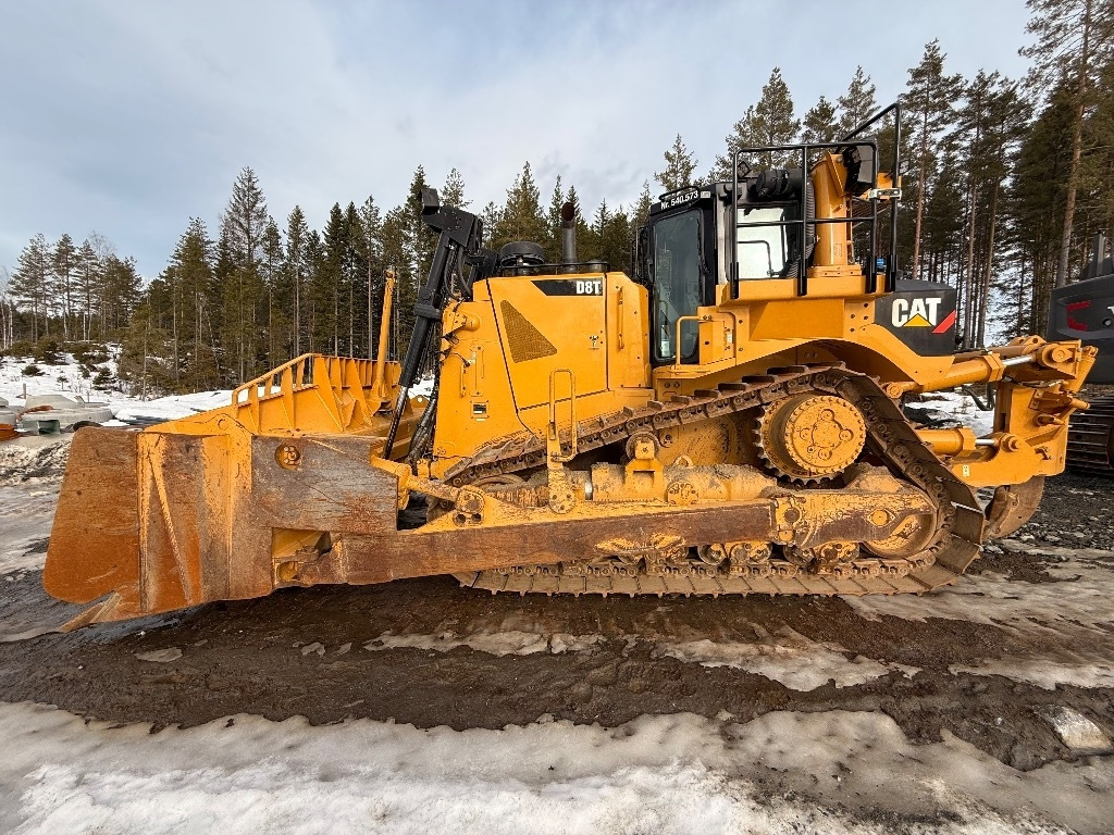CAT D8T - Bulldozer: photos 1 CAT D8T - Bulldozer: photos 1
