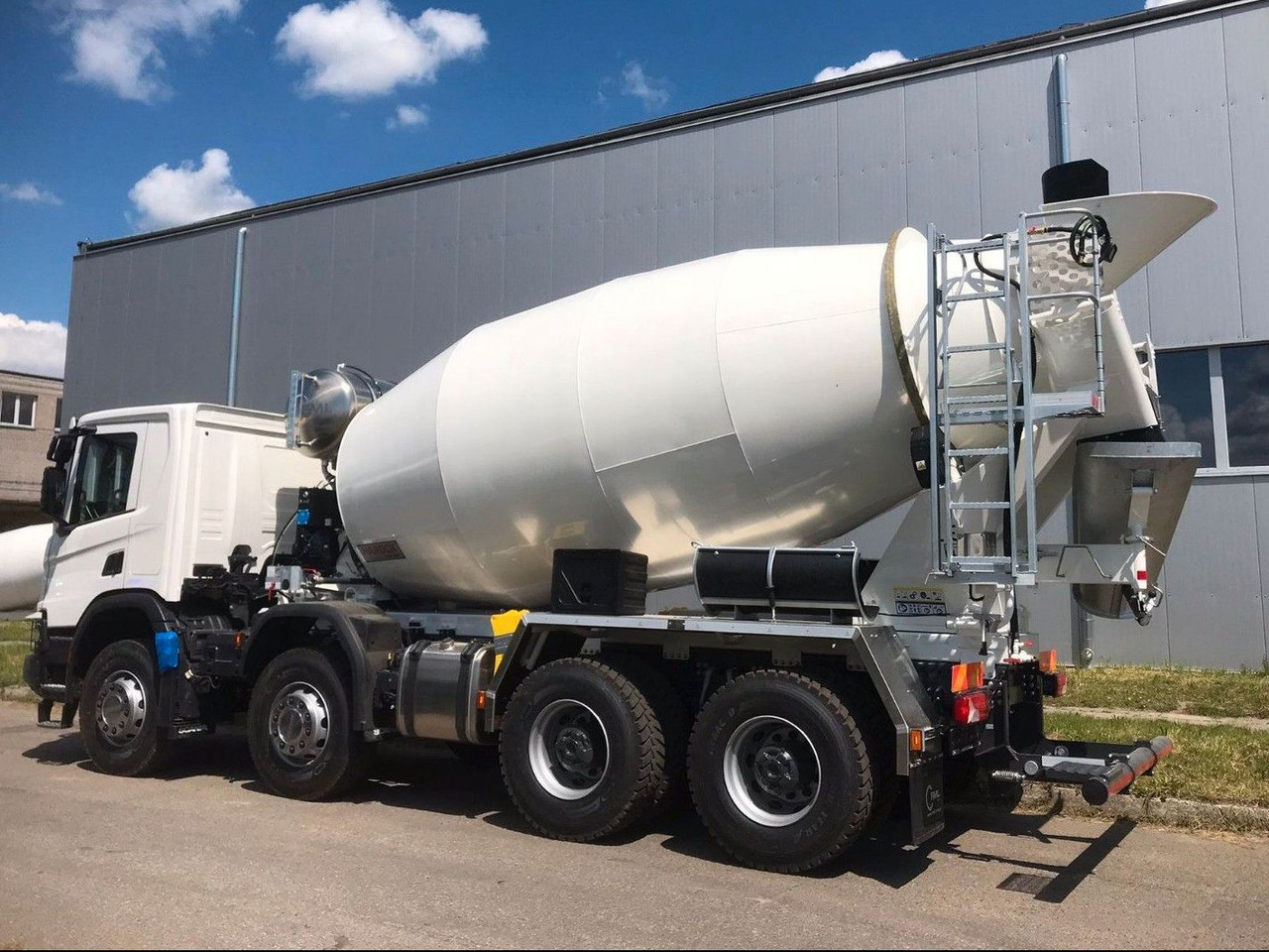 Scania P420 8X4 FML 10 M3 Scania P420 8X4 FML 10 M3 - Camion malaxeur: photos 3 Scania P420 8X4 FML 10 M3 Scania P420 8X4 FML 10 M3 - Camion malaxeur: photos 3