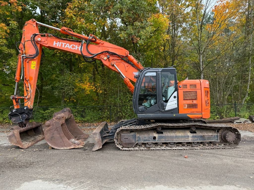 Hitachi ZX 225 US LC-6 - Pelle sur chenille: photos 2 Hitachi ZX 225 US LC-6 - Pelle sur chenille: photos 2