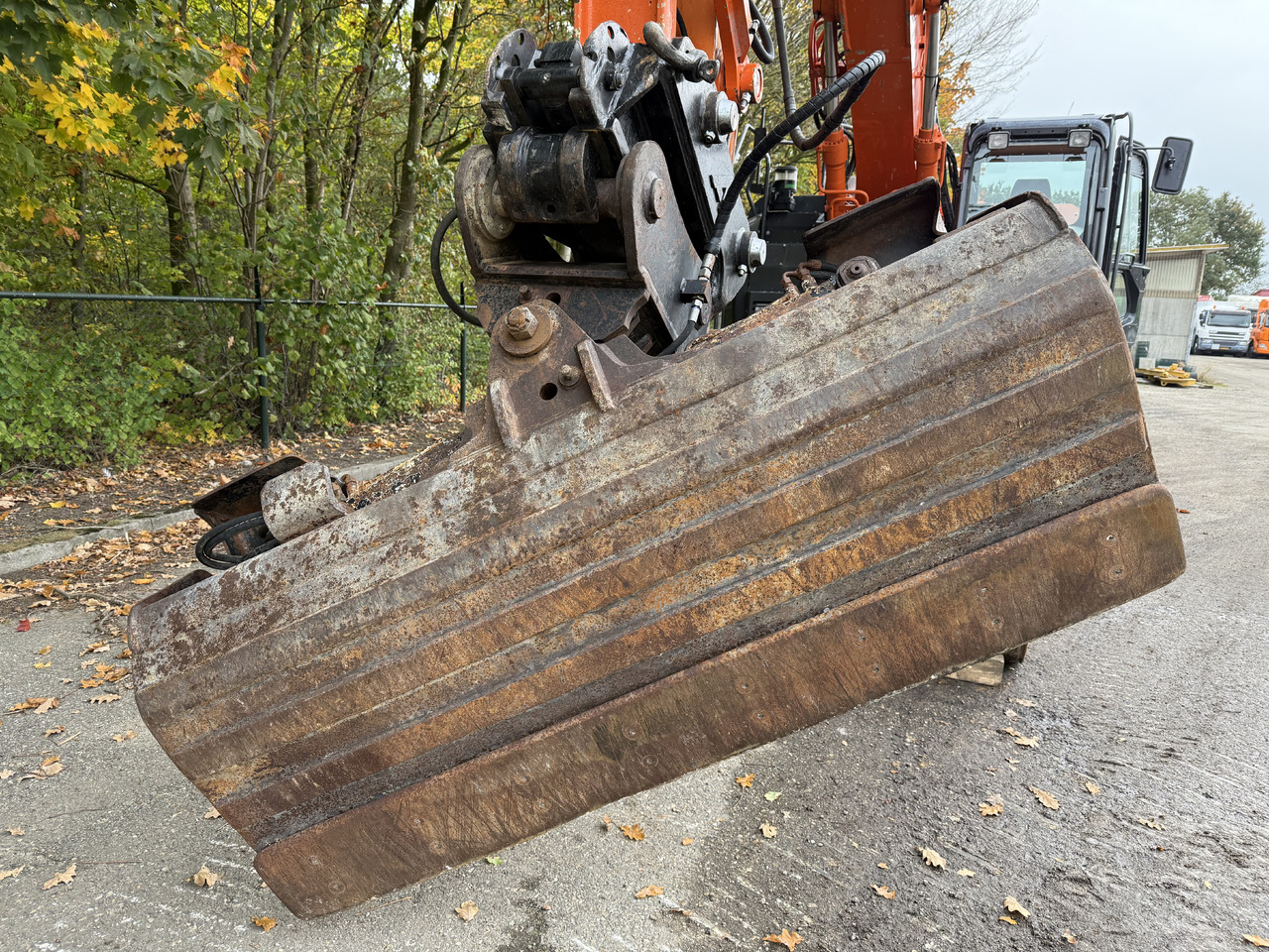 Pelle sur chenille Hitachi ZX225USLC-6: photos 21 Pelle sur chenille Hitachi ZX225USLC-6: photos 21