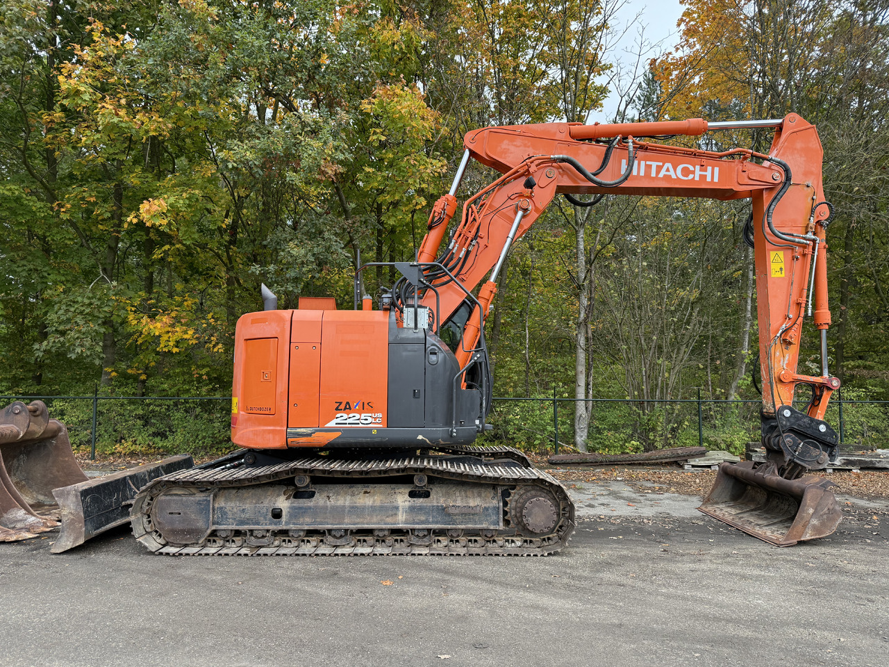 Hitachi ZX225USLC-6 - Pelle sur chenille: photos 5 Hitachi ZX225USLC-6 - Pelle sur chenille: photos 5