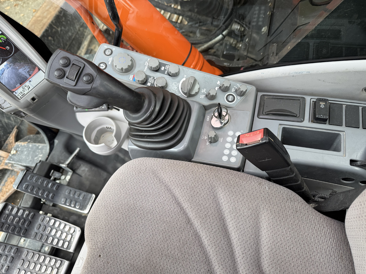 Pelle sur chenille Hitachi ZX225USLC-6: photos 14 Pelle sur chenille Hitachi ZX225USLC-6: photos 14