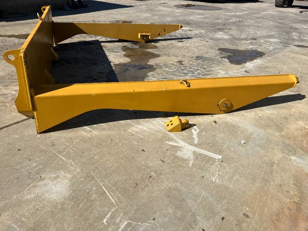 CAT TAILGATE CAT 735 - Pièces de rechange pour Engins de chantier: photos 4 CAT TAILGATE CAT 735 - Pièces de rechange pour Engins de chantier: photos 4