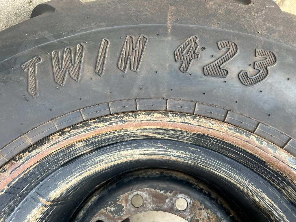 Trelleborg 710/40B22.5 AMPT - Pneu pour Engins de chantier: photos 3 Trelleborg 710/40B22.5 AMPT - Pneu pour Engins de chantier: photos 3