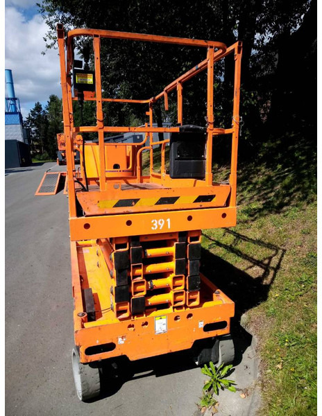 Haulotte Compact 14 - Nacelle ciseaux: photos 2 Haulotte Compact 14 - Nacelle ciseaux: photos 2