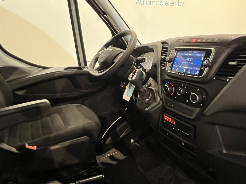 Iveco Daily 35S18 3.0 BE Clixtar Automaat Bakwagen met Laadklep / Laadvermogen 3.060 KG / Euro 6 / Luchtvering / Airco / Camera / CarPlay / Cruise Control / 91.000 KM !! - Fourgon grand volume: photos 4 Iveco Daily 35S18 3.0 BE Clixtar Automaat Bakwagen met Laadklep / Laadvermogen 3.060 KG / Euro 6 / Luchtvering / Airco / Camera / CarPlay / Cruise Control / 91.000 KM !! - Fourgon grand volume: photos 4