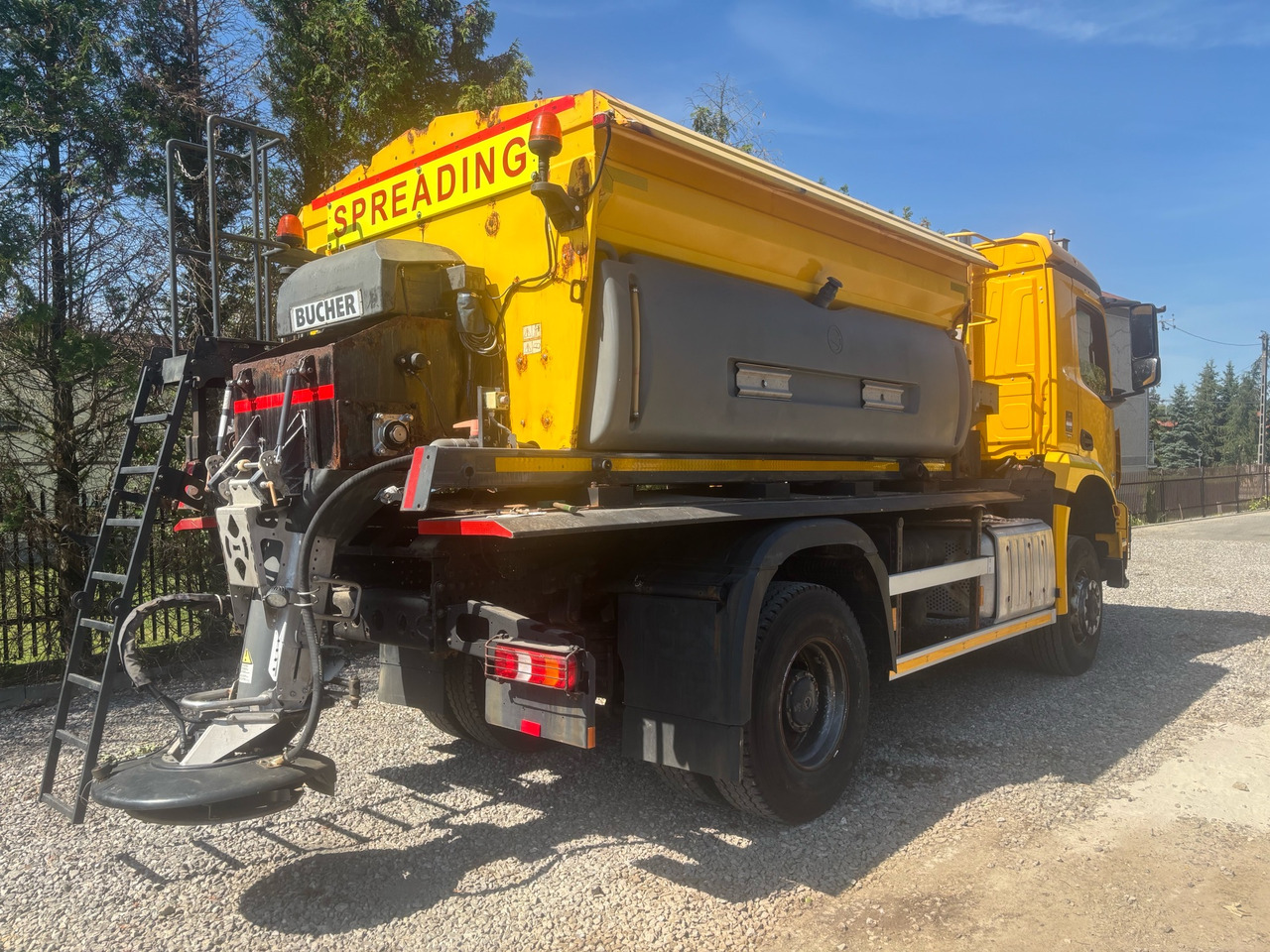 MERCEDES AROCS 1824 4x4BB  GRITTER/SPREADER/PLOUGH - Engin de déneigement: photos 5 MERCEDES AROCS 1824 4x4BB  GRITTER/SPREADER/PLOUGH - Engin de déneigement: photos 5