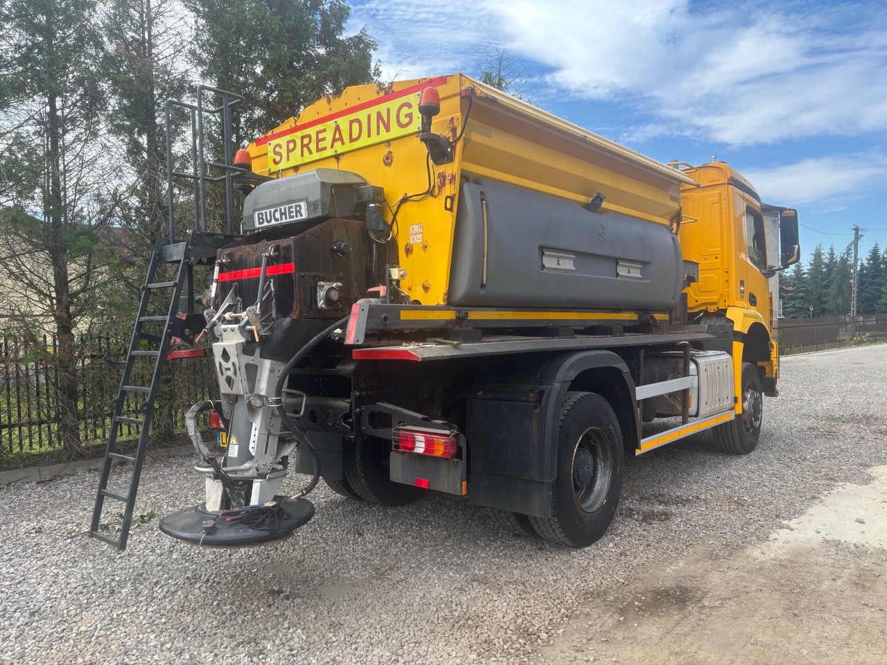 MERCEDES AROCS 1824 4x4BB  GRITTER/SPREADER/PLOUGH - Engin de déneigement: photos 2 MERCEDES AROCS 1824 4x4BB  GRITTER/SPREADER/PLOUGH - Engin de déneigement: photos 2