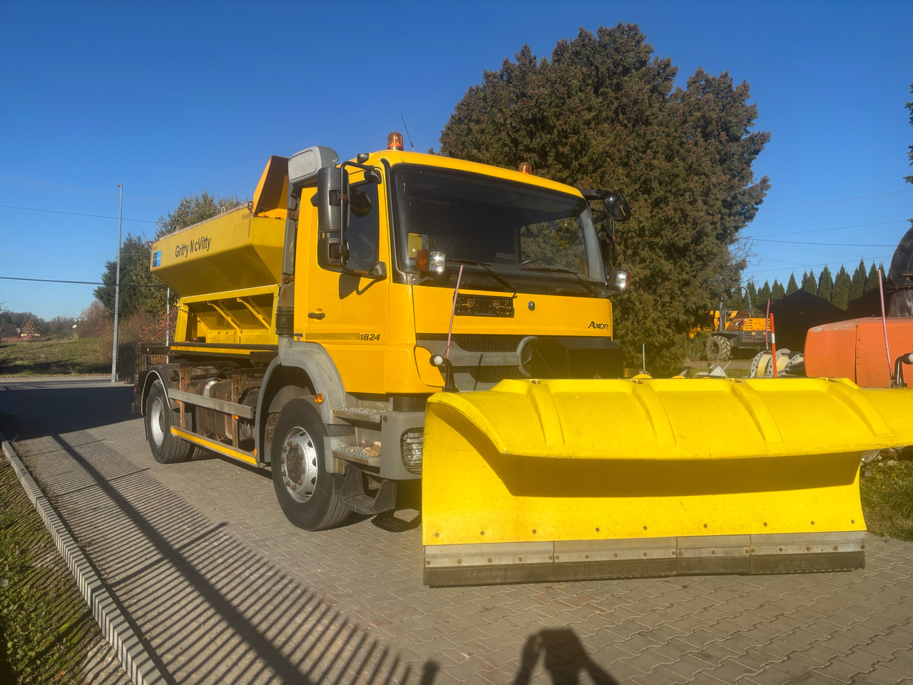 Mercedes AXOR 1824 4x2 Spreader/Gritter/Plough - Engin de déneigement: photos 1 Mercedes AXOR 1824 4x2 Spreader/Gritter/Plough - Engin de déneigement: photos 1
