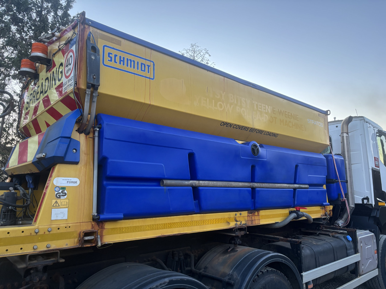 RENAULT K380 6x6 K380 6x6 SCHMIDT STRATOS III GRITTER/SPREADER PLOUGH - Engin de déneigement: photos 2 RENAULT K380 6x6 K380 6x6 SCHMIDT STRATOS III GRITTER/SPREADER PLOUGH - Engin de déneigement: photos 2