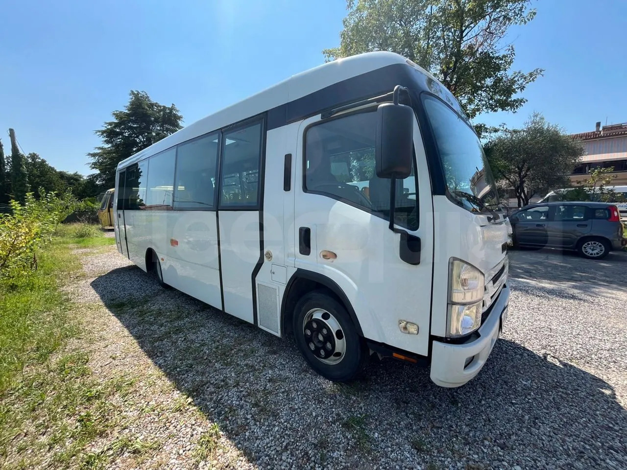 Autocar ISUZU P65: photos 1