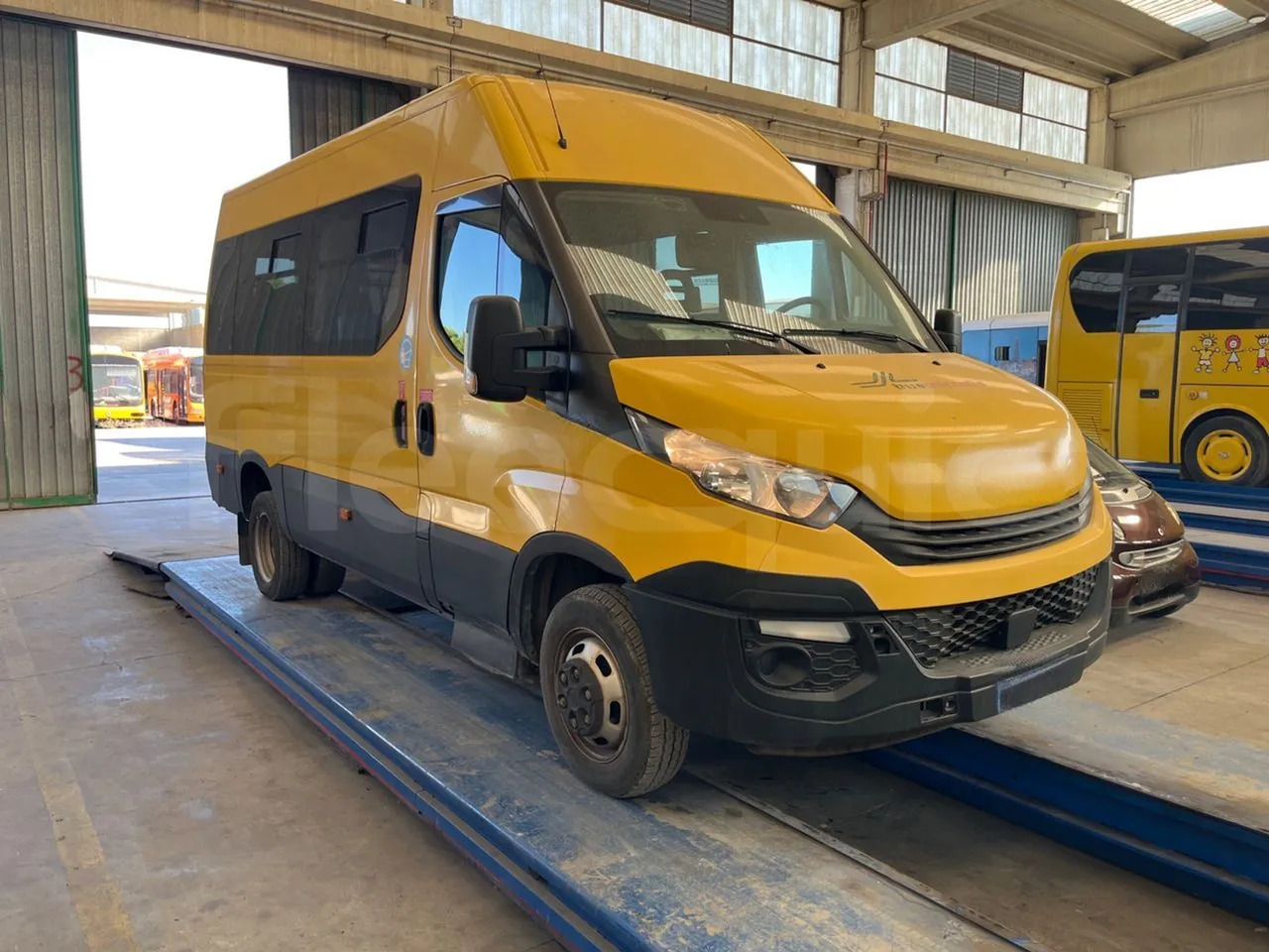 Iveco Daily - Bus scolaire: photos 1 Iveco Daily - Bus scolaire: photos 1