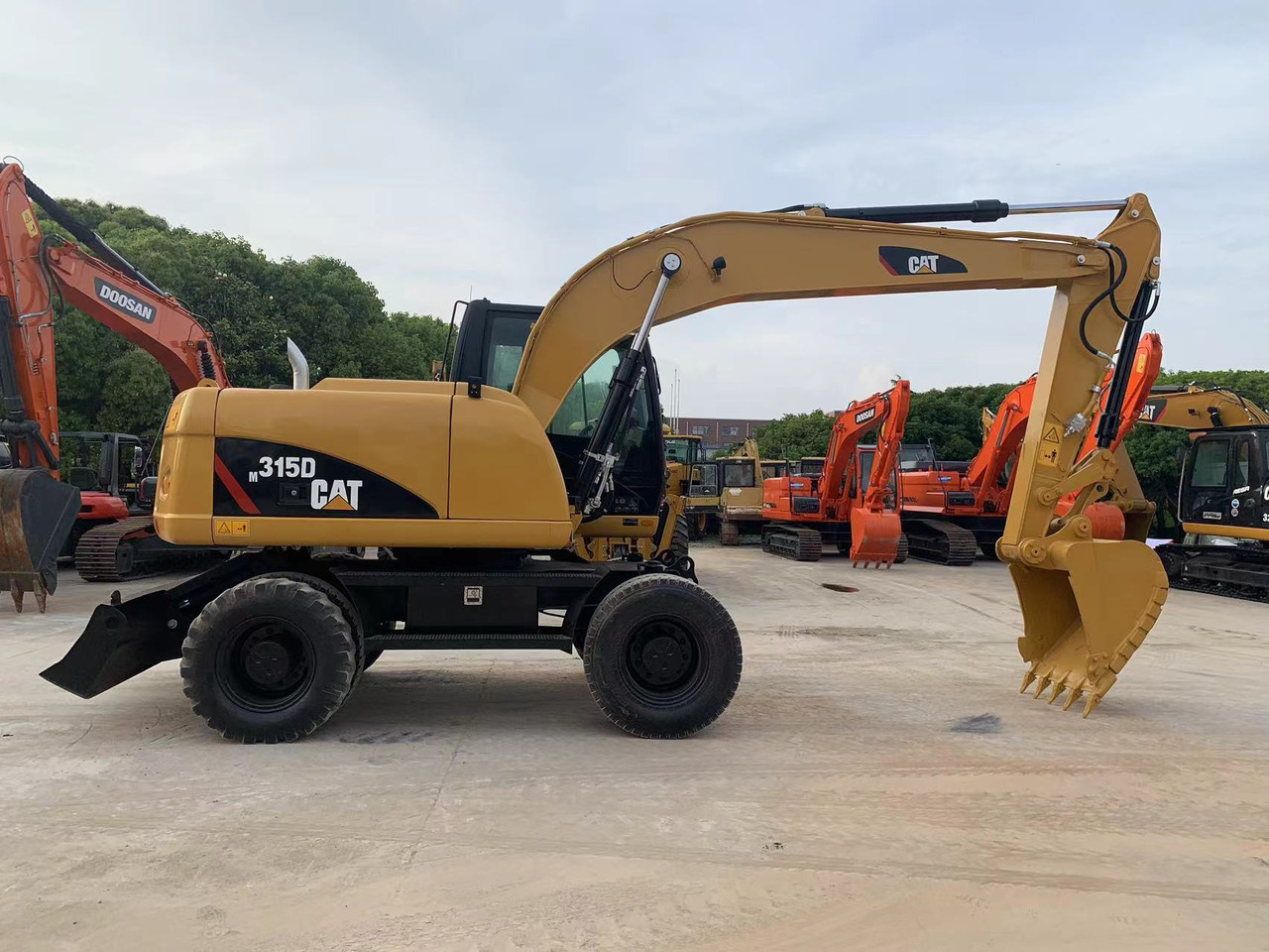 CATERPILLAR 315D - Pelle sur pneus: photos 1 CATERPILLAR 315D - Pelle sur pneus: photos 1