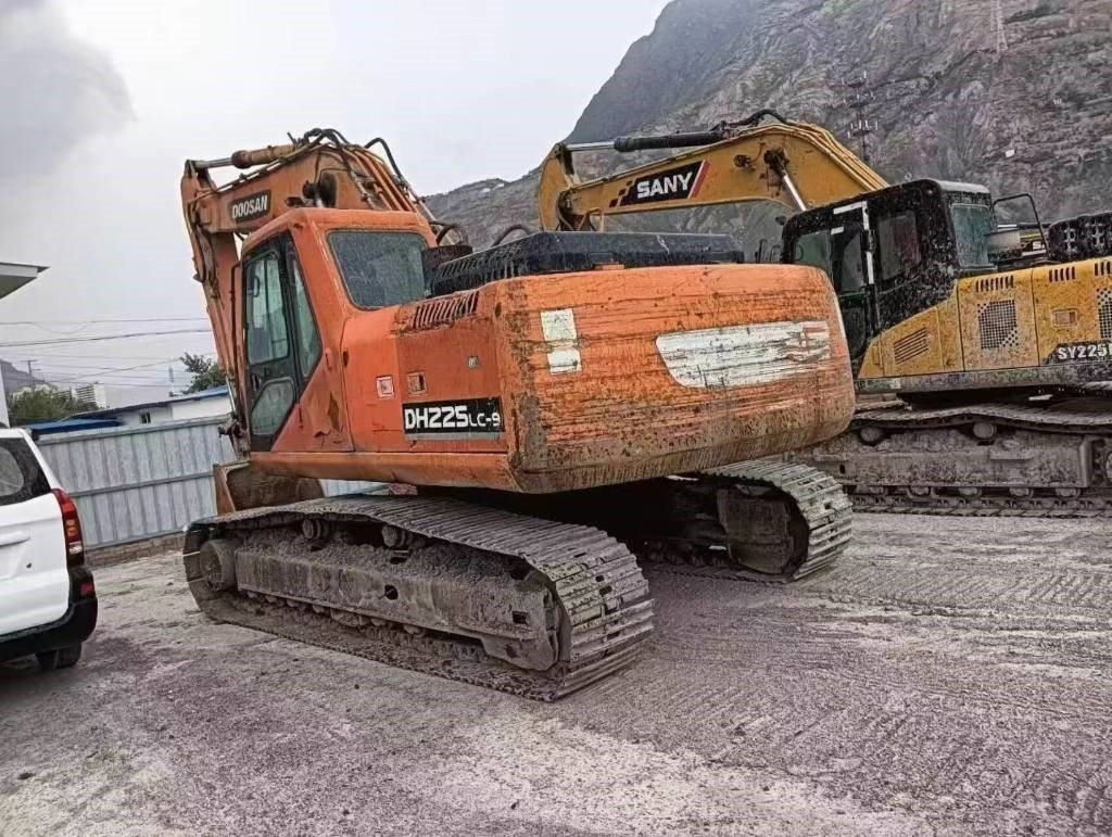 Doosan DX 225 - Pelle sur chenille: photos 1 Doosan DX 225 - Pelle sur chenille: photos 1