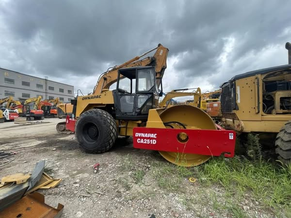 Dynapac Dynapac CA251D HASH - Rouleau compresseur: photos 1 Dynapac Dynapac CA251D HASH - Rouleau compresseur: photos 1