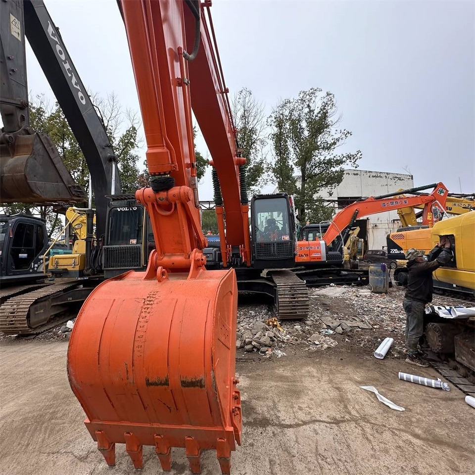 Hitachi ZX 200-3 G - Pelle sur chenille: photos 4 Hitachi ZX 200-3 G - Pelle sur chenille: photos 4