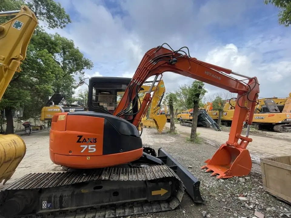 Hitachi ZX75US-7 - Mini pelle: photos 1 Hitachi ZX75US-7 - Mini pelle: photos 1