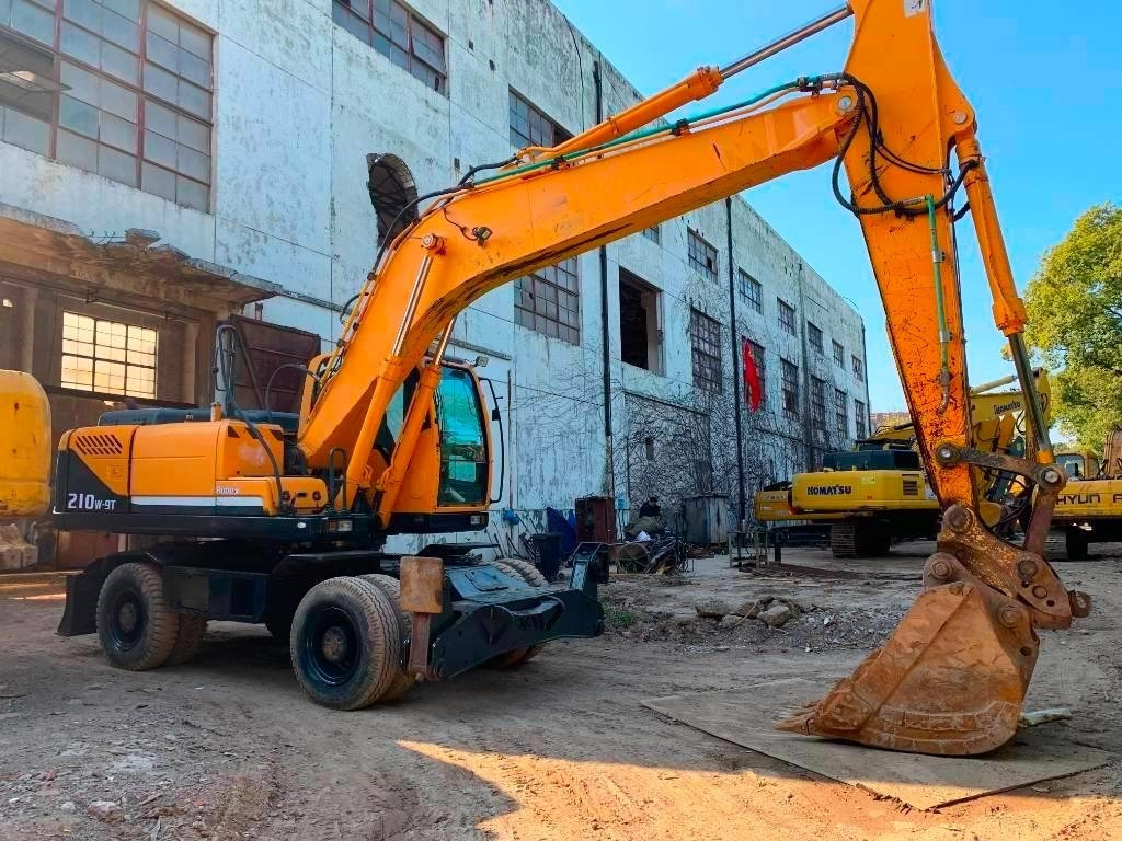 Hyundai R210W-9 - Pelle sur chenille: photos 1 Hyundai R210W-9 - Pelle sur chenille: photos 1