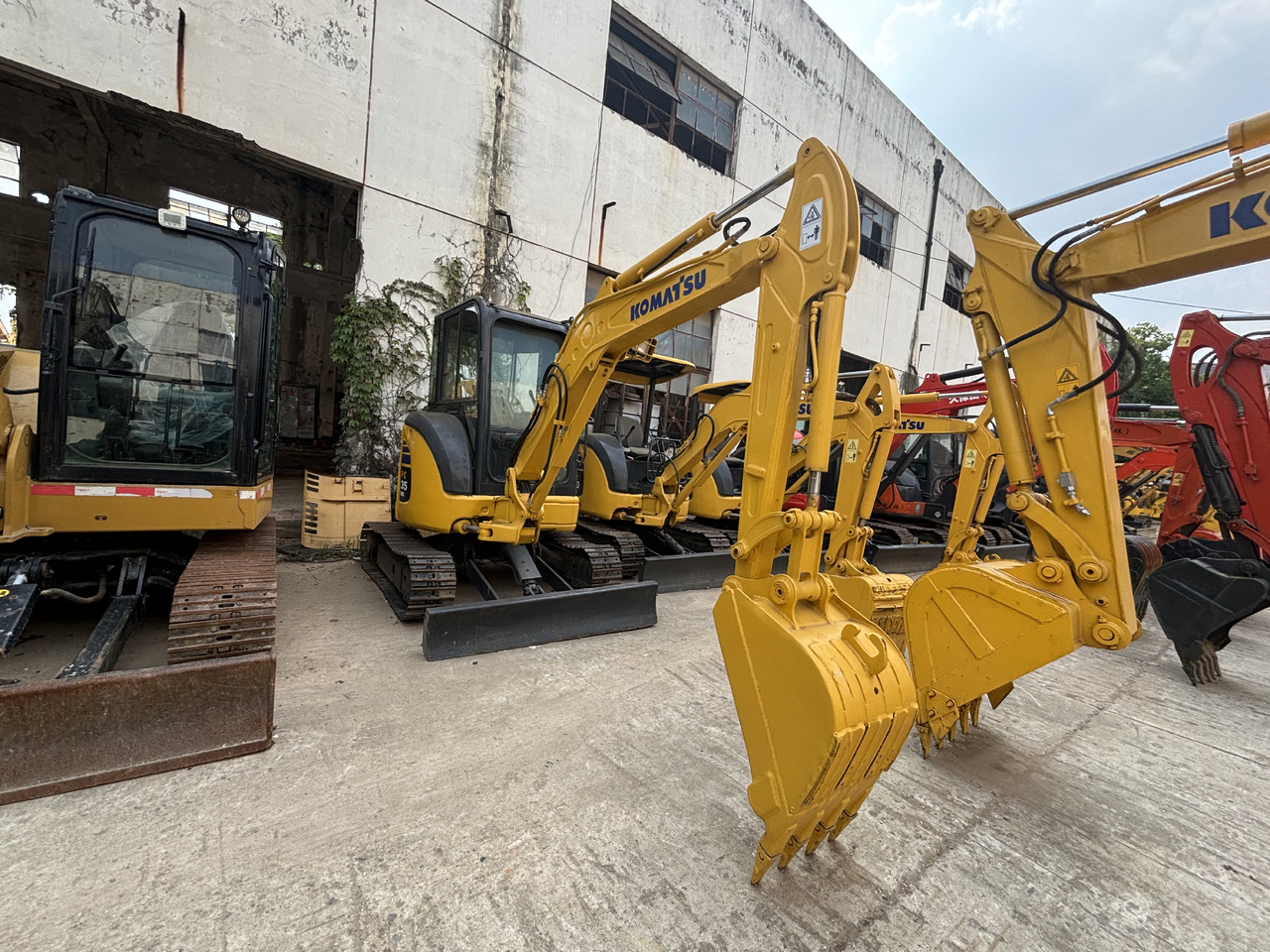 KOMATSU PC35MR - Mini pelle: photos 1 KOMATSU PC35MR - Mini pelle: photos 1