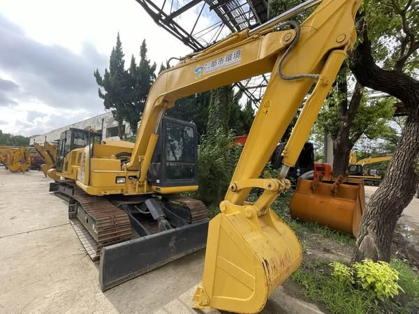 Komatsu PC70-8 - Mini pelle: photos 1 Komatsu PC70-8 - Mini pelle: photos 1