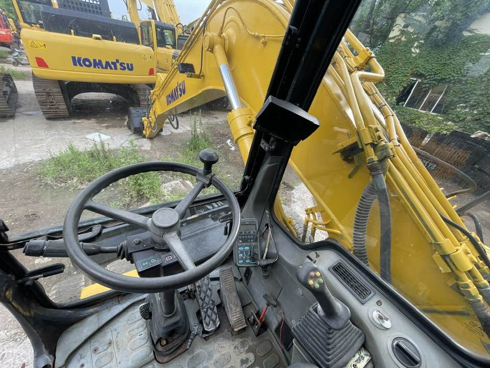 Pelle sur pneus Komatsu PW160: photos 17