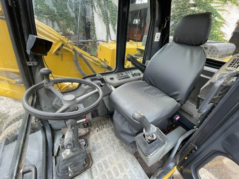 Pelle sur pneus Komatsu PW160: photos 13