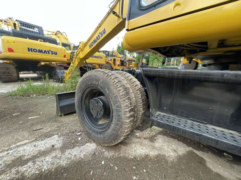 Pelle sur pneus Komatsu PW160: photos 16