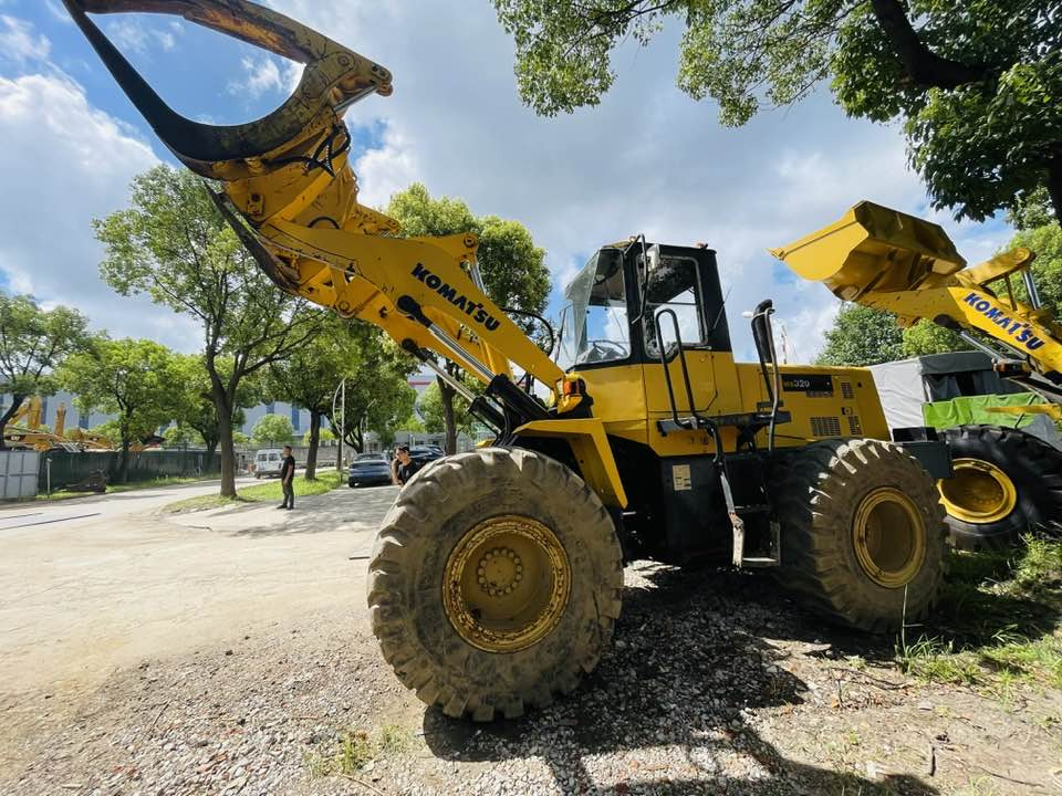 Komatsu WA320-8 - Chargeuse sur pneus: photos 1 Komatsu WA320-8 - Chargeuse sur pneus: photos 1