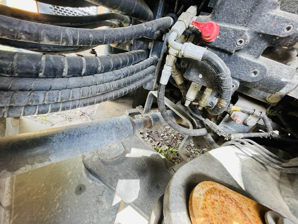 Komatsu WA380-8 - Chargeuse sur pneus: photos 3 Komatsu WA380-8 - Chargeuse sur pneus: photos 3