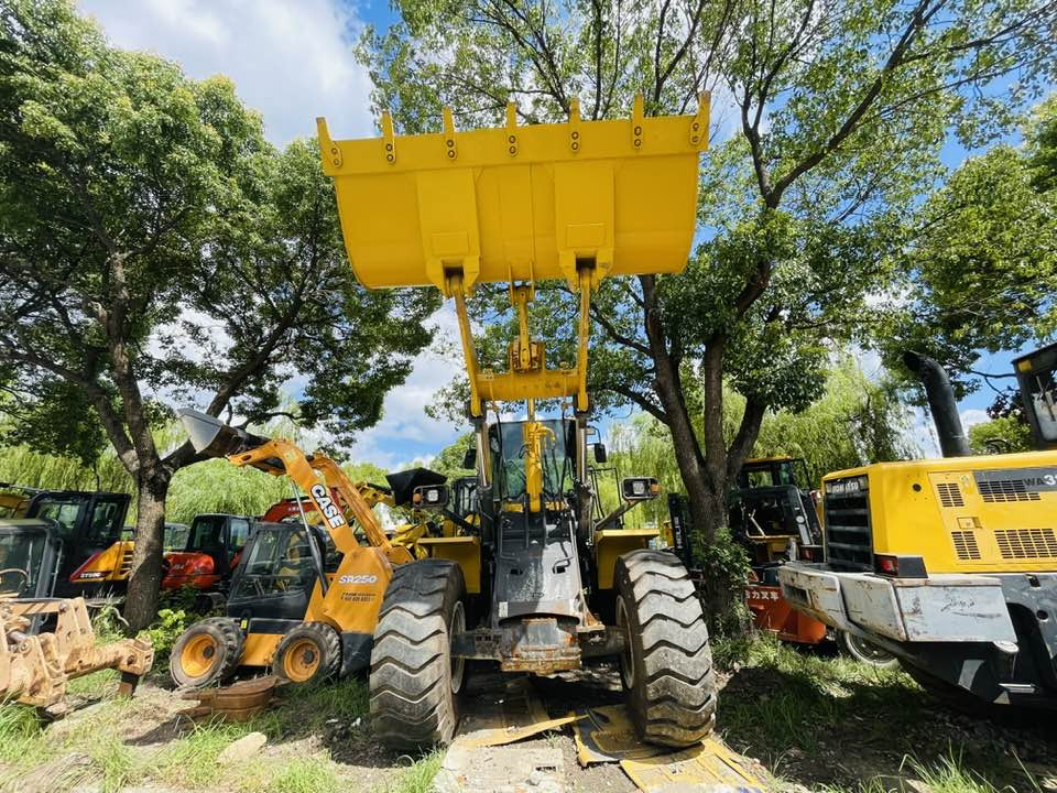 Komatsu WA380-8 - Chargeuse sur pneus: photos 5 Komatsu WA380-8 - Chargeuse sur pneus: photos 5