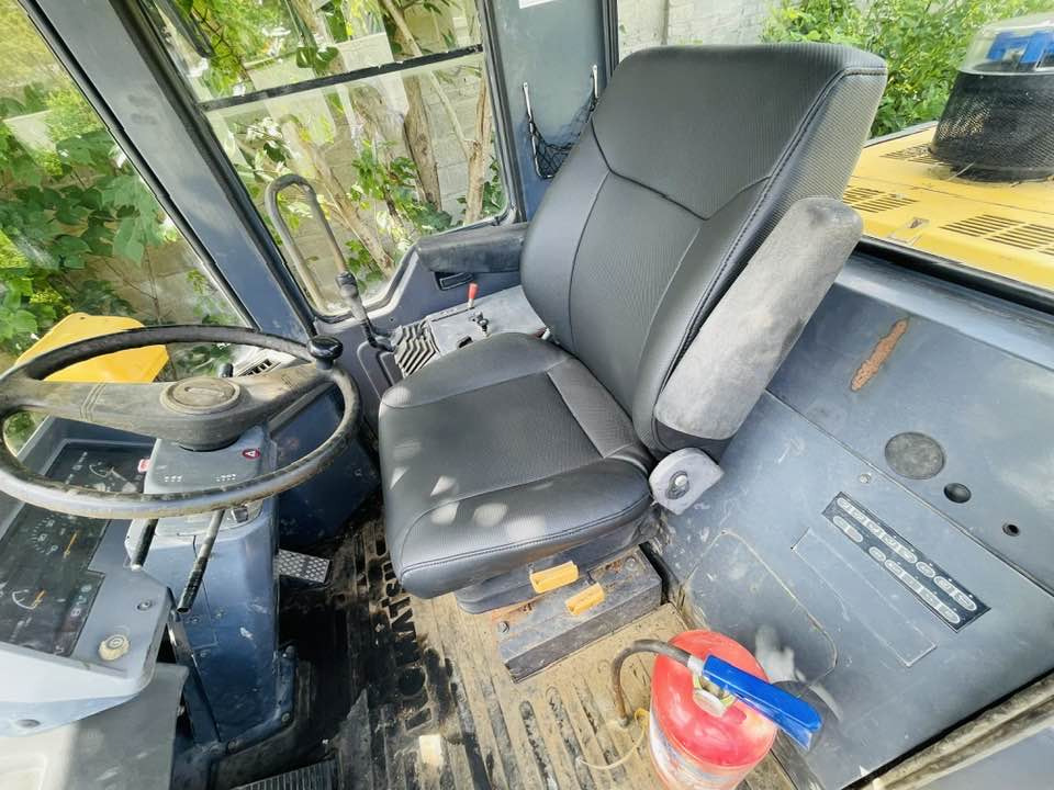 Komatsu WA380-8 - Chargeuse sur pneus: photos 5 Komatsu WA380-8 - Chargeuse sur pneus: photos 5