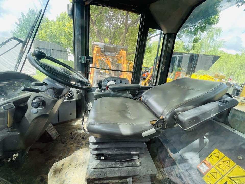 Komatsu WA380-8 - Chargeuse sur pneus: photos 2 Komatsu WA380-8 - Chargeuse sur pneus: photos 2
