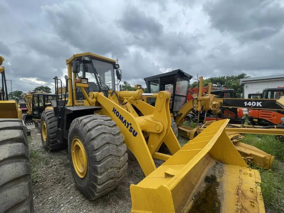 Komatsu WA470 - Chargeuse sur pneus: photos 1 Komatsu WA470 - Chargeuse sur pneus: photos 1