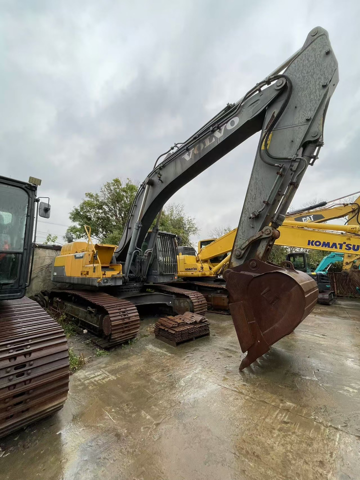 VOLVO EC380DL - Pelle sur pneus: photos 1 VOLVO EC380DL - Pelle sur pneus: photos 1