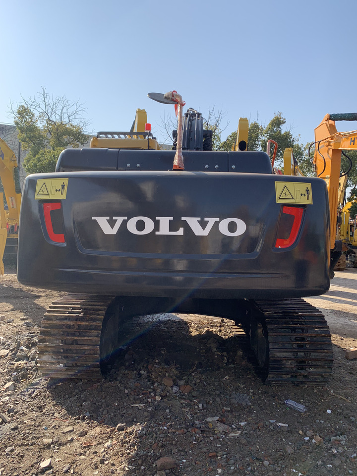 Volvo EC210D - Pelle sur pneus: photos 2 Volvo EC210D - Pelle sur pneus: photos 2