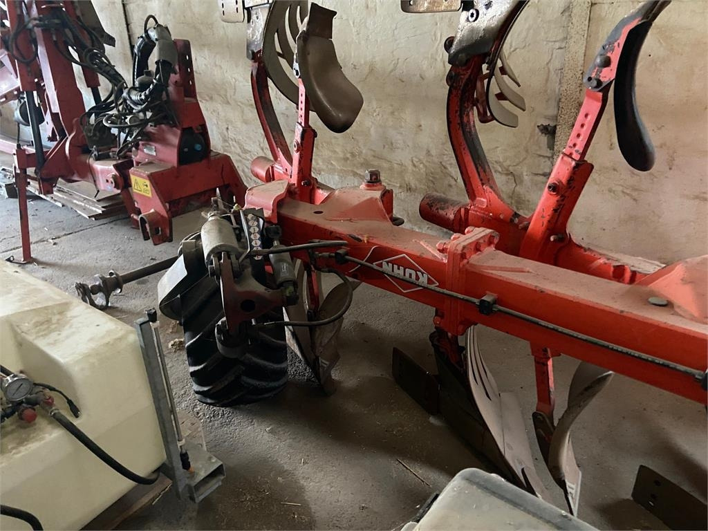 Kuhn VARI-MASTER 153 4+1 - Charrue: photos 2 Kuhn VARI-MASTER 153 4+1 - Charrue: photos 2