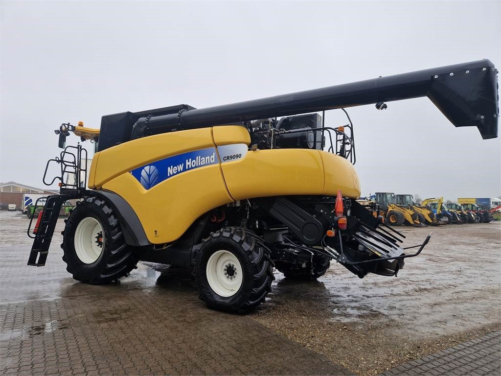 New Holland CR9090 SLH - Moissonneuse-batteuse: photos 2 New Holland CR9090 SLH - Moissonneuse-batteuse: photos 2