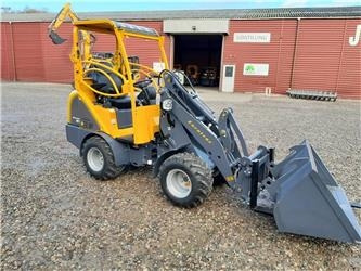 Eurotrac W11 - Valet de ferme: photos 1 Eurotrac W11 - Valet de ferme: photos 1