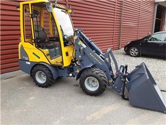 Eurotrac W11 med lang arm, førerhus, skovl og gafler - Valet de ferme: photos 1 Eurotrac W11 med lang arm, førerhus, skovl og gafler - Valet de ferme: photos 1
