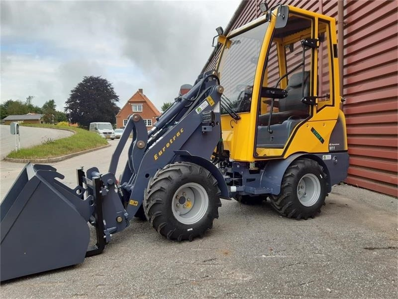 Eurotrac W11 med lang arm, førerhus, skovl og gafler - Valet de ferme: photos 4 Eurotrac W11 med lang arm, førerhus, skovl og gafler - Valet de ferme: photos 4