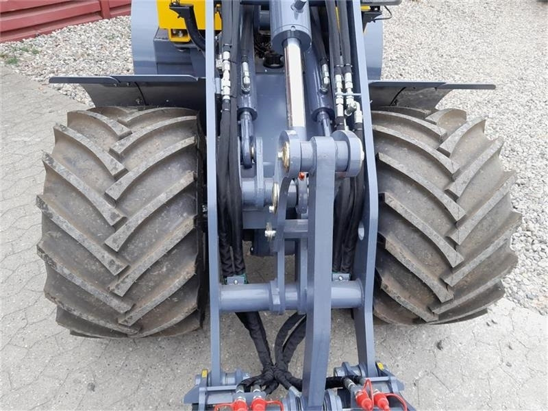 Valet de ferme Eurotrac W12 F XL: photos 7