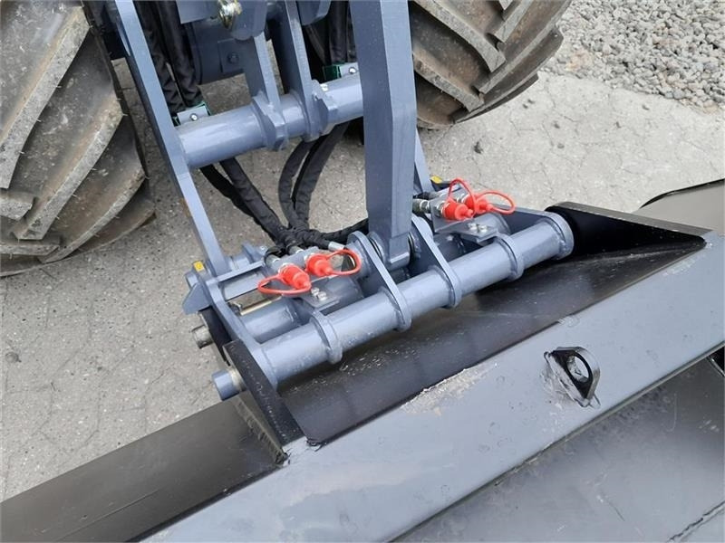 Valet de ferme Eurotrac W12 F XL: photos 8