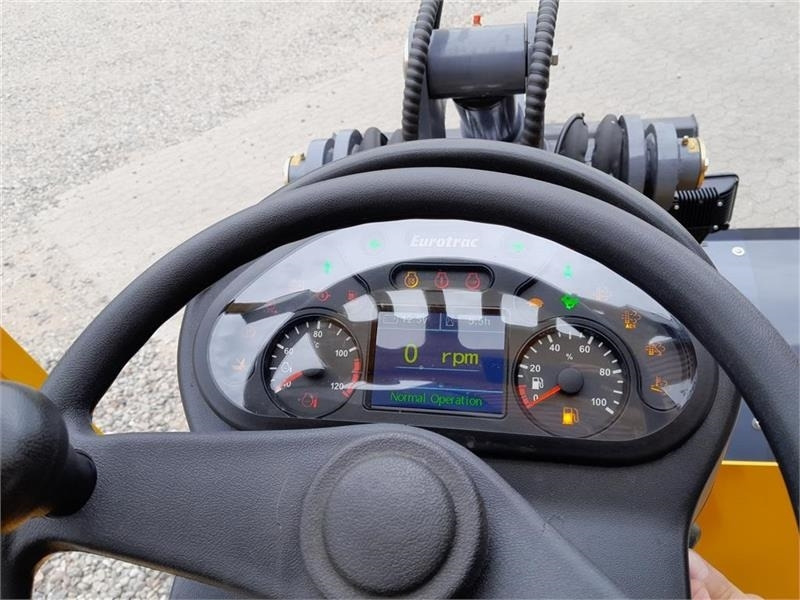 Valet de ferme Eurotrac W12 F XL: photos 10
