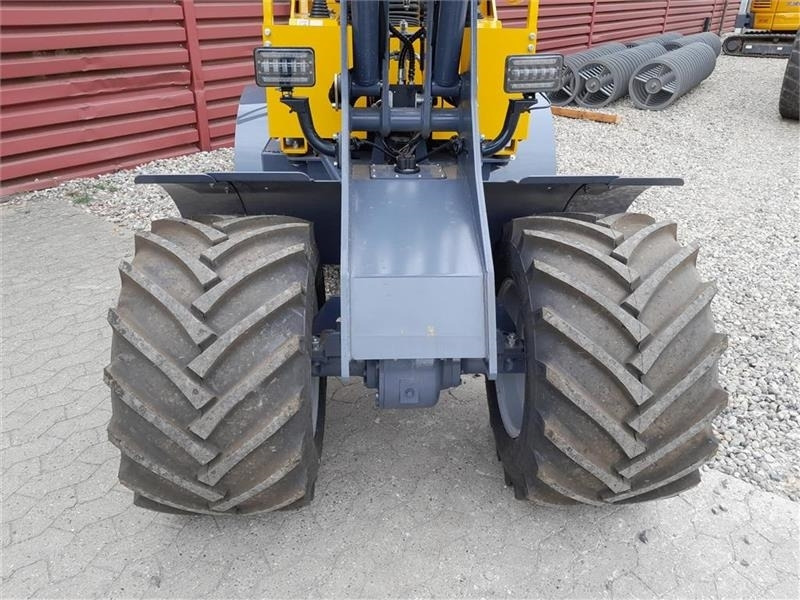 Valet de ferme Eurotrac W12 F XL: photos 17