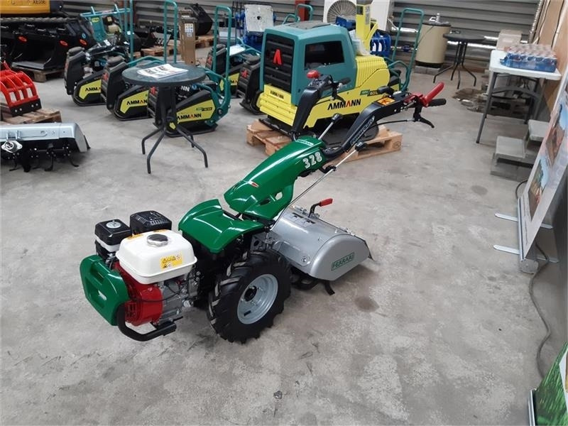 Ferrari 328  - Tracteur communal: photos 3 Ferrari 328  - Tracteur communal: photos 3