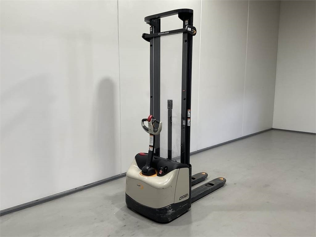 Crown WF3000-1,2 TF  - Gerbeur: photos 2 Crown WF3000-1,2 TF  - Gerbeur: photos 2